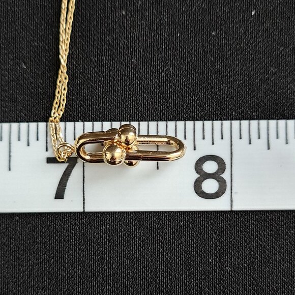 18k gold chain with inseparable hardware pendant - Picture 9 of 16